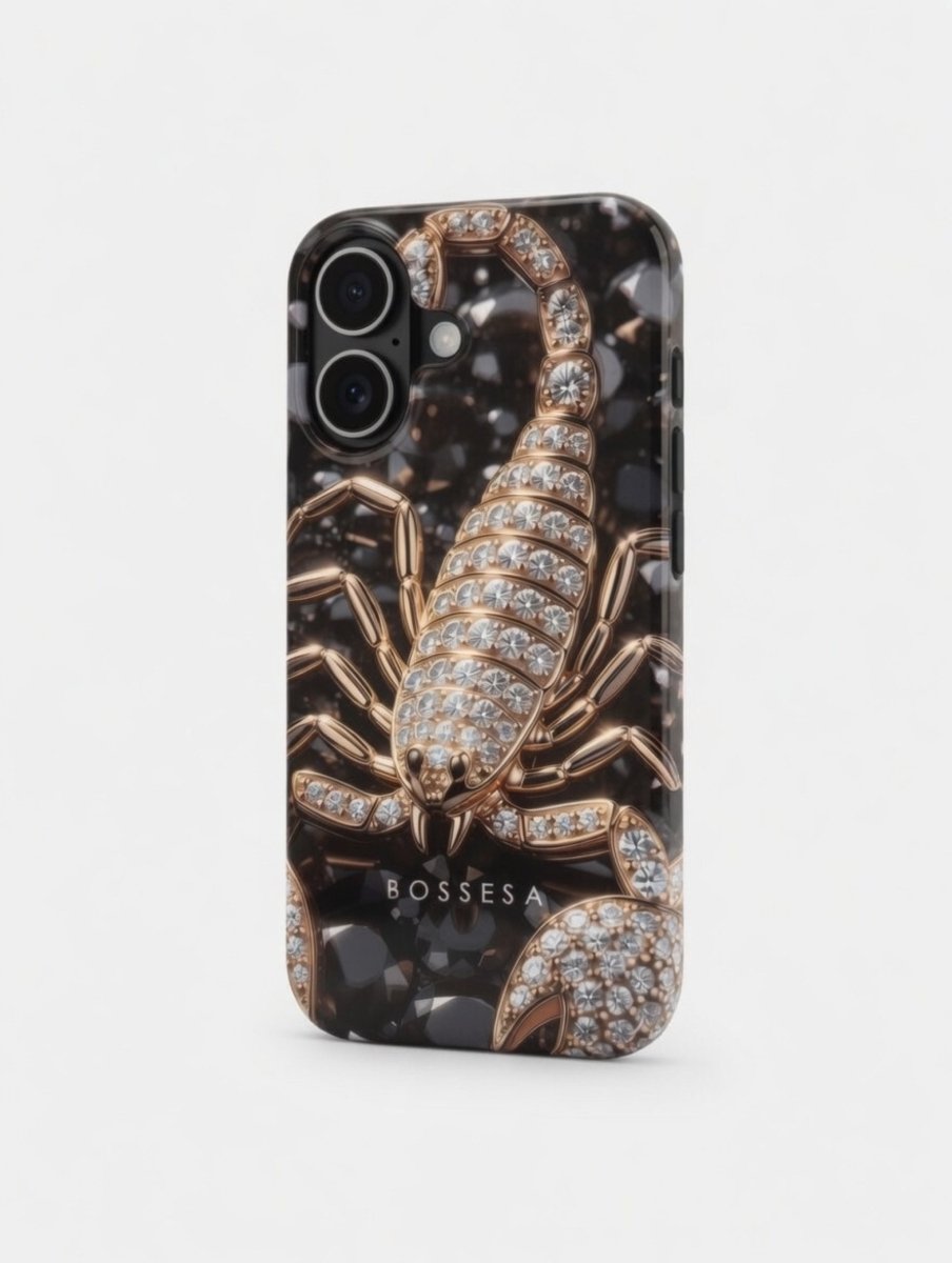 iPhone 16 Plus dėklas „Nakties Skorpionė“
