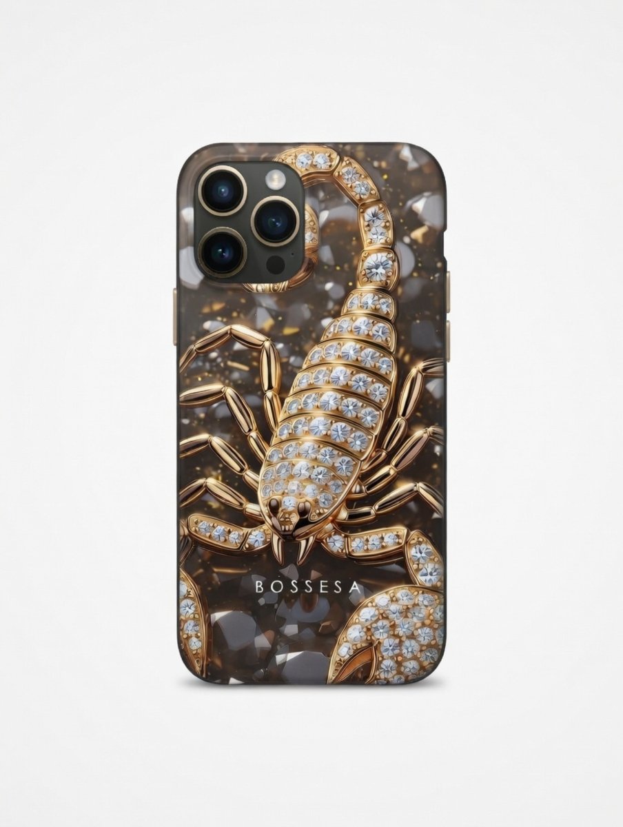 iPhone 16 Pro dėklas „Nakties Skorpionė“