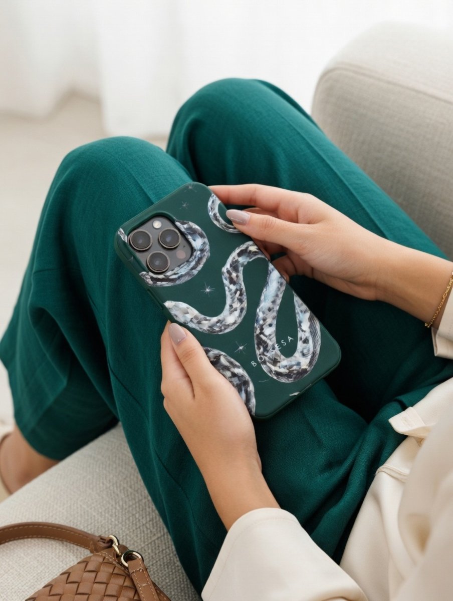 iPhone 16 dėklas „Gyvatės Švytėjimas“